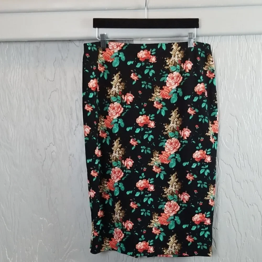 💚5/$20💚 FLORAL PENCIL SKIRT